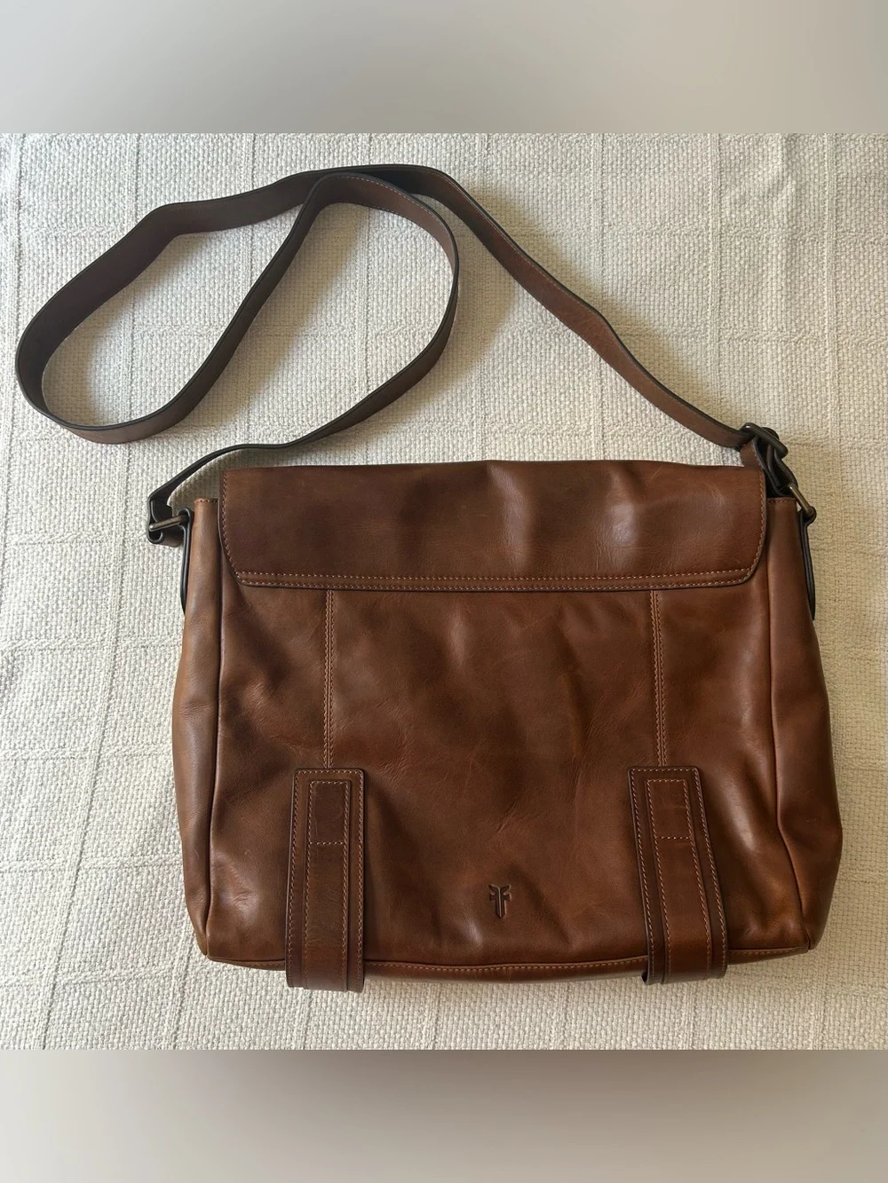 NWT Frye Logan Messenger Bag